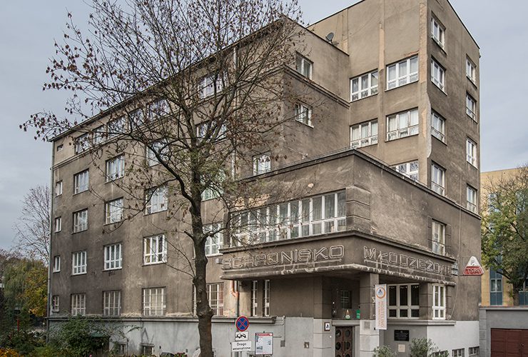 Fasada Schroniska Młodzieżowego PTMS Oleandry